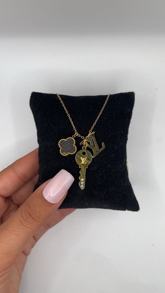 Aesthetica Collier Trio